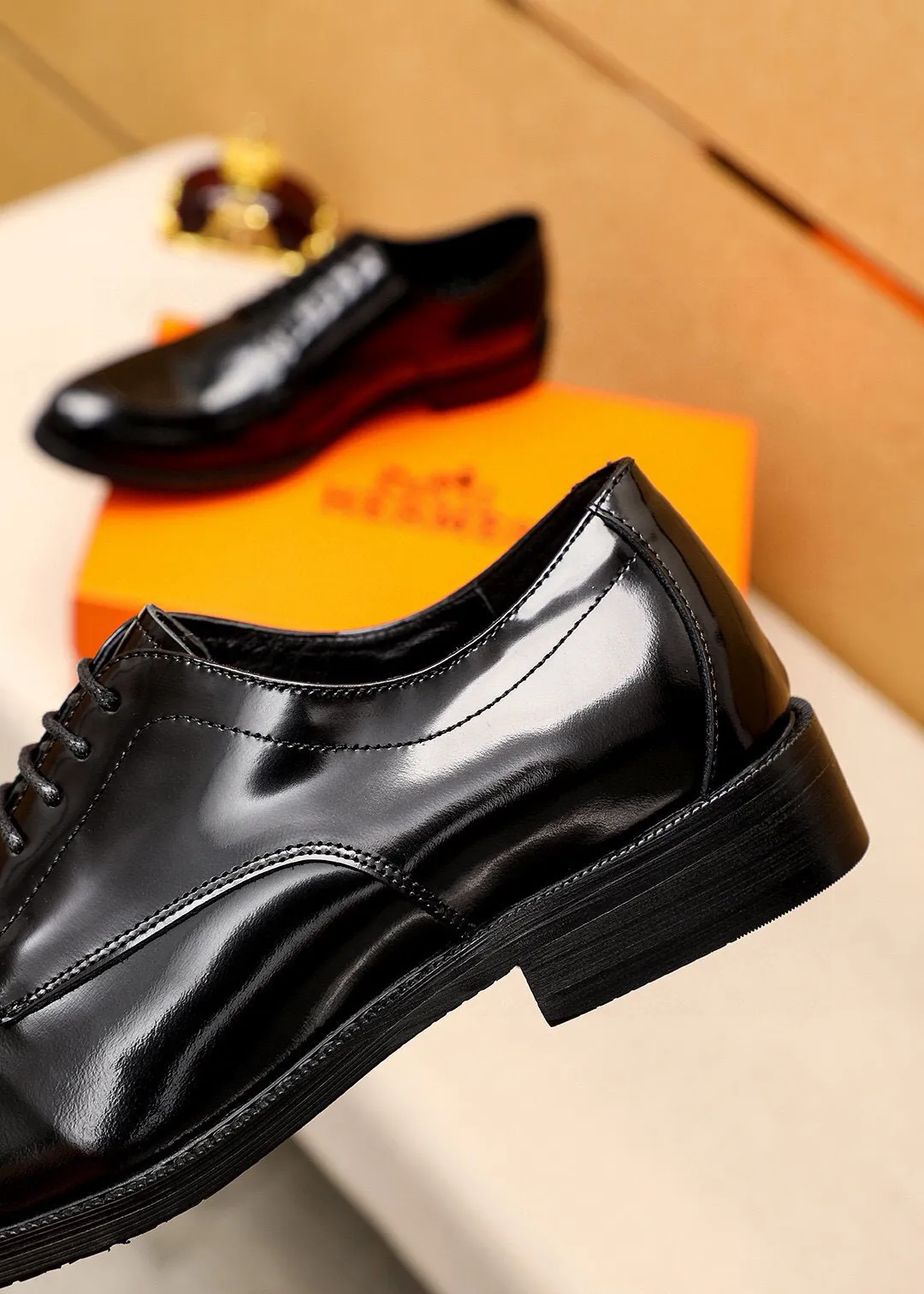 Men's shoes 💰460 💐 Product trademark: HERMES "Hermès" business leather shoes Regular size: 38-44 (45🉑️customized) Product materials: Selected imported first-layer open-edge beaded calfskin upper, imported water-dyed 🐂 cowhide lining. Strong three-dimensional visual effect, non-slip and wear-resistant combination outsole Color: 2⃣️colors available